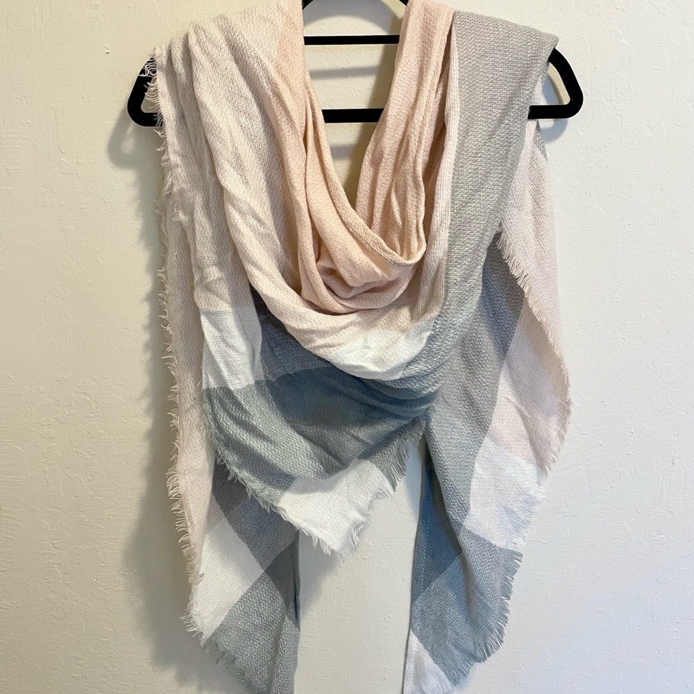 Lightweight Triangle Scarf